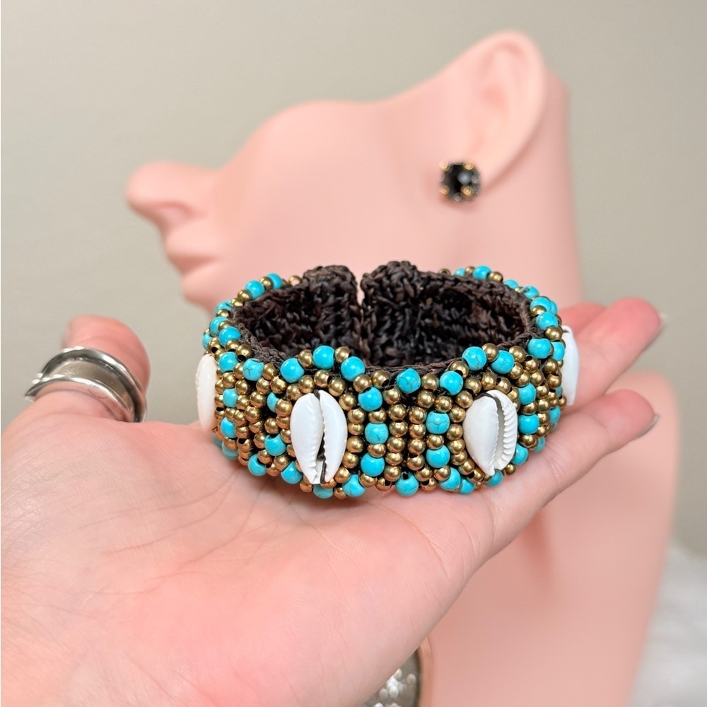 Beaded Bracelet with Shell Accents - Picture 6 of 7